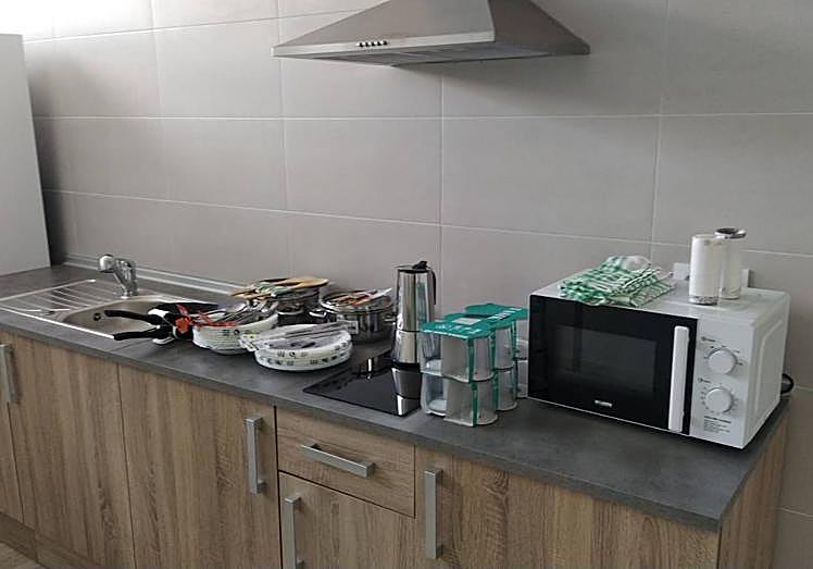 Cocina del albergue municipal 'Agustín Martínez Royo' en Alcanadre.