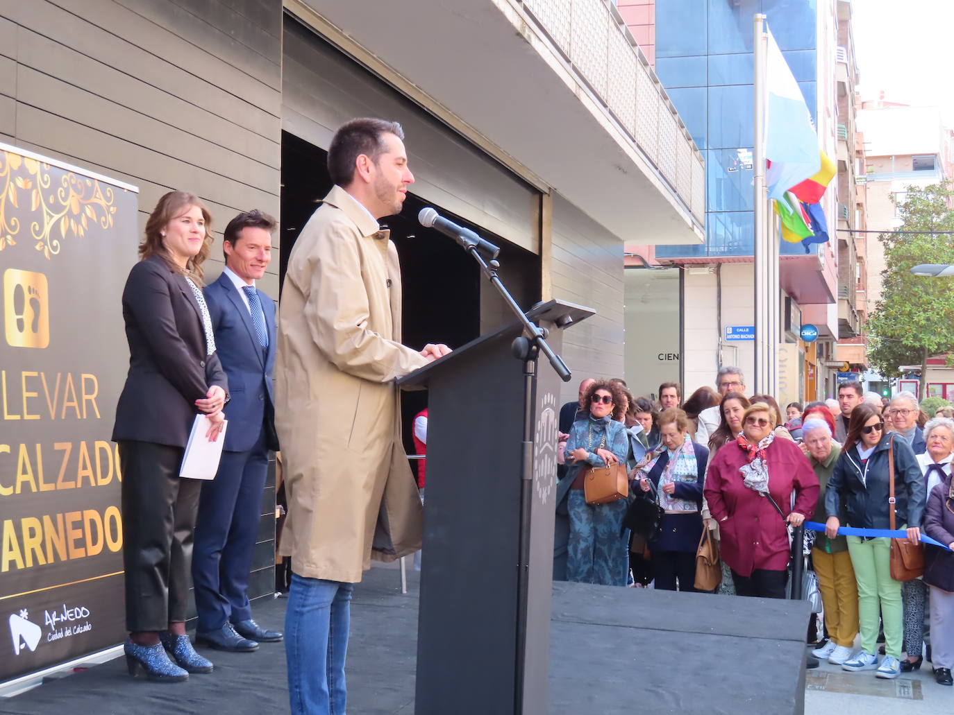 Diego Urdiales deja su huella en el Bulevar del Calzado