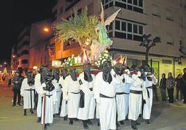 El paso de la 'Oración en el Huerto', al inicio de la procesión.