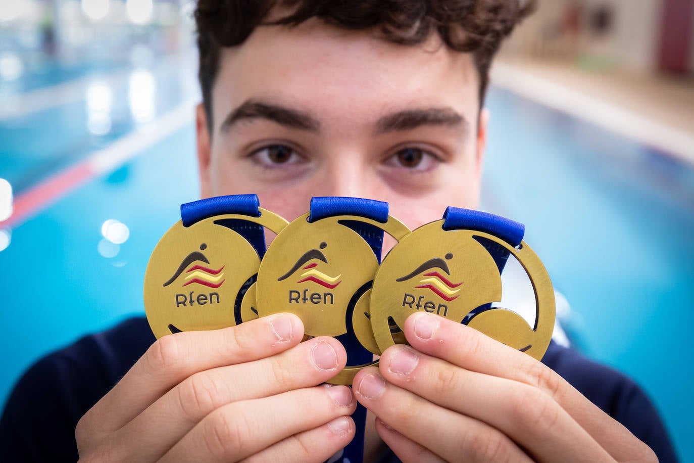 Iván Martínez posa con sus últimas medallas.