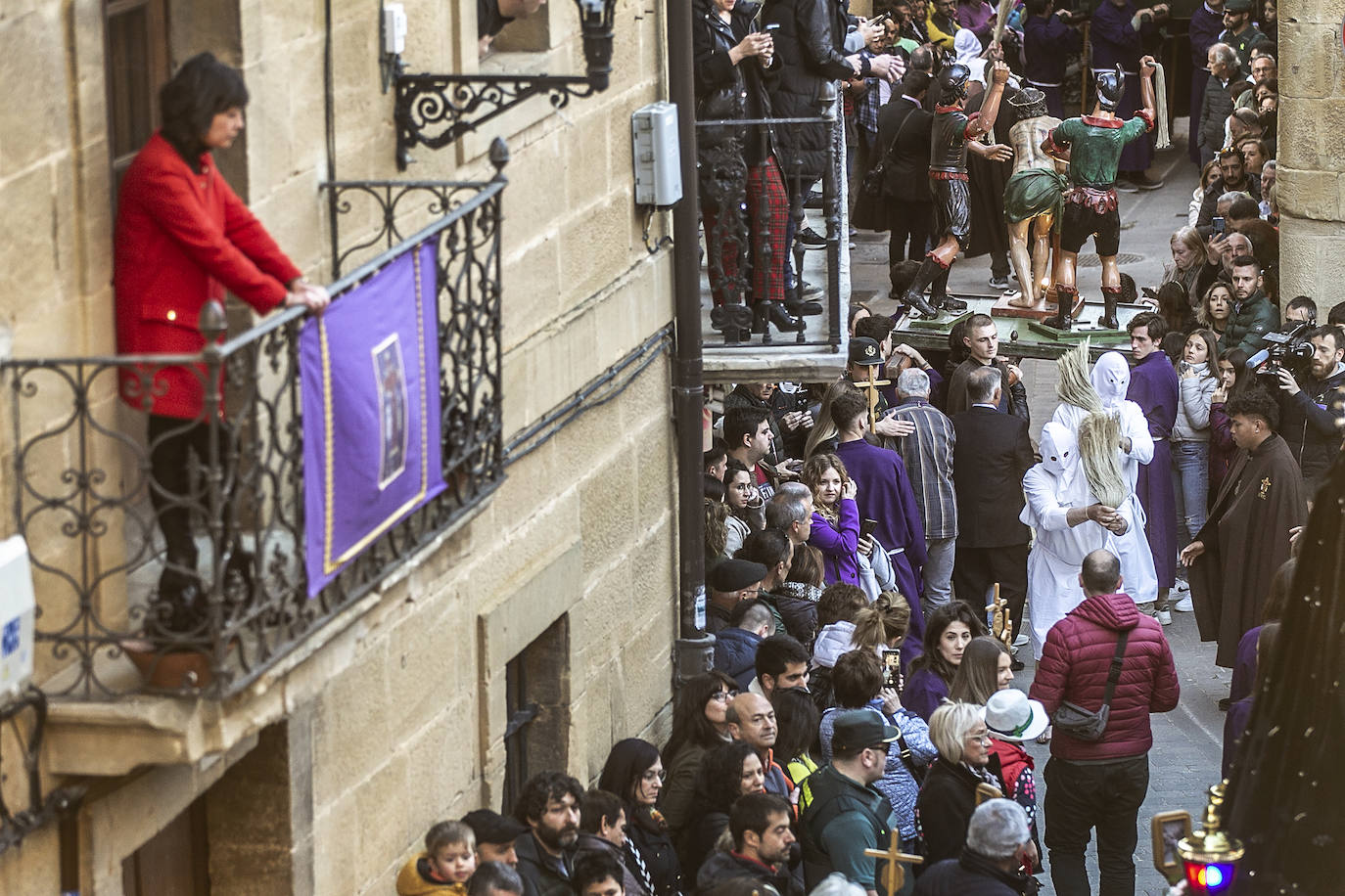 Miles de personas acuden a los Picaos de San Vicente de la Sonsierra