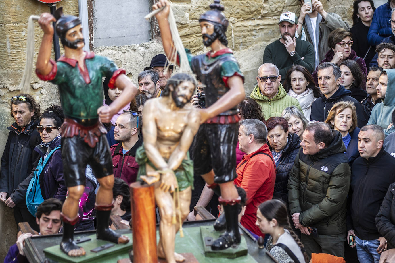 Miles de personas acuden a los Picaos de San Vicente de la Sonsierra