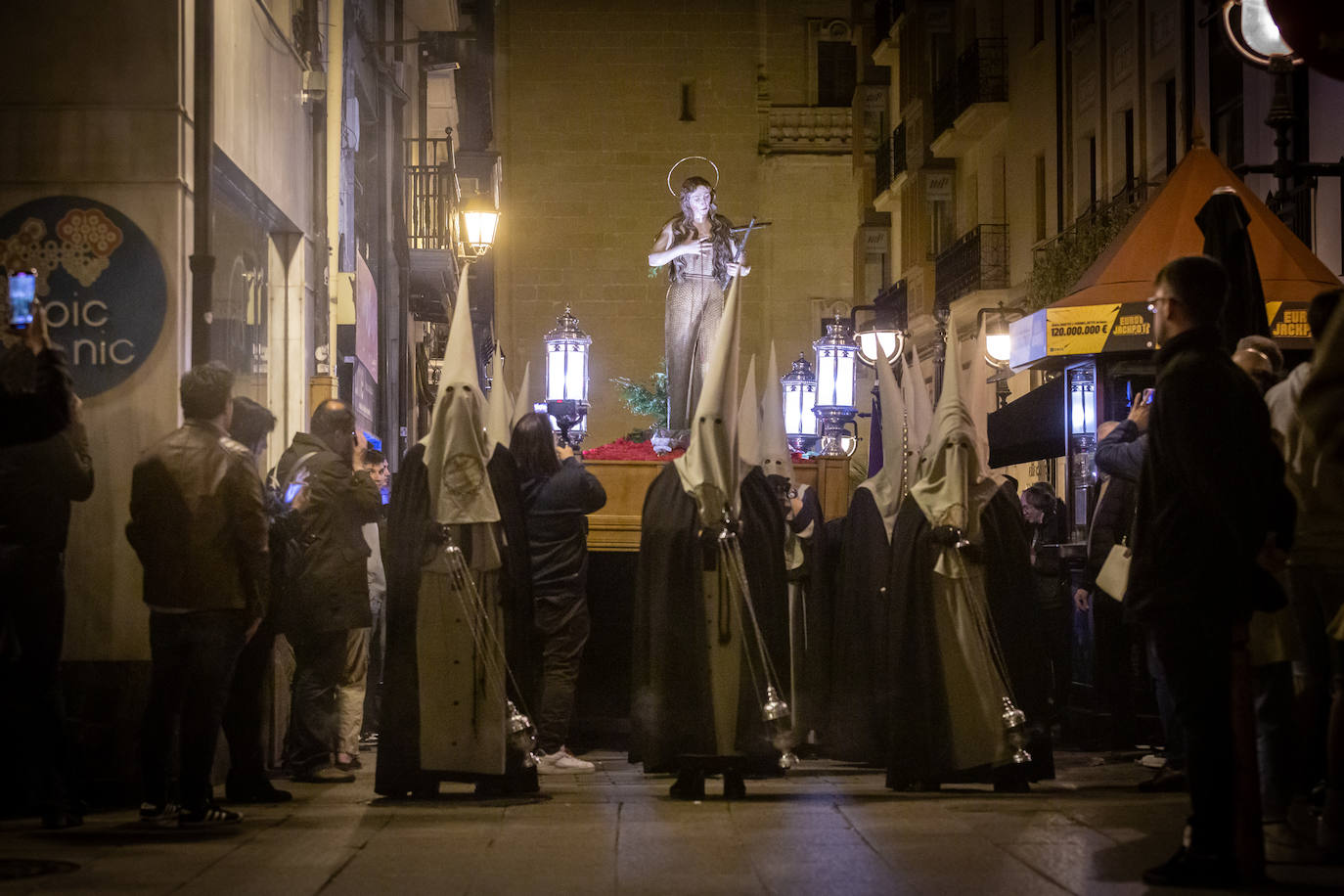 Y a medianoche, el Silencio