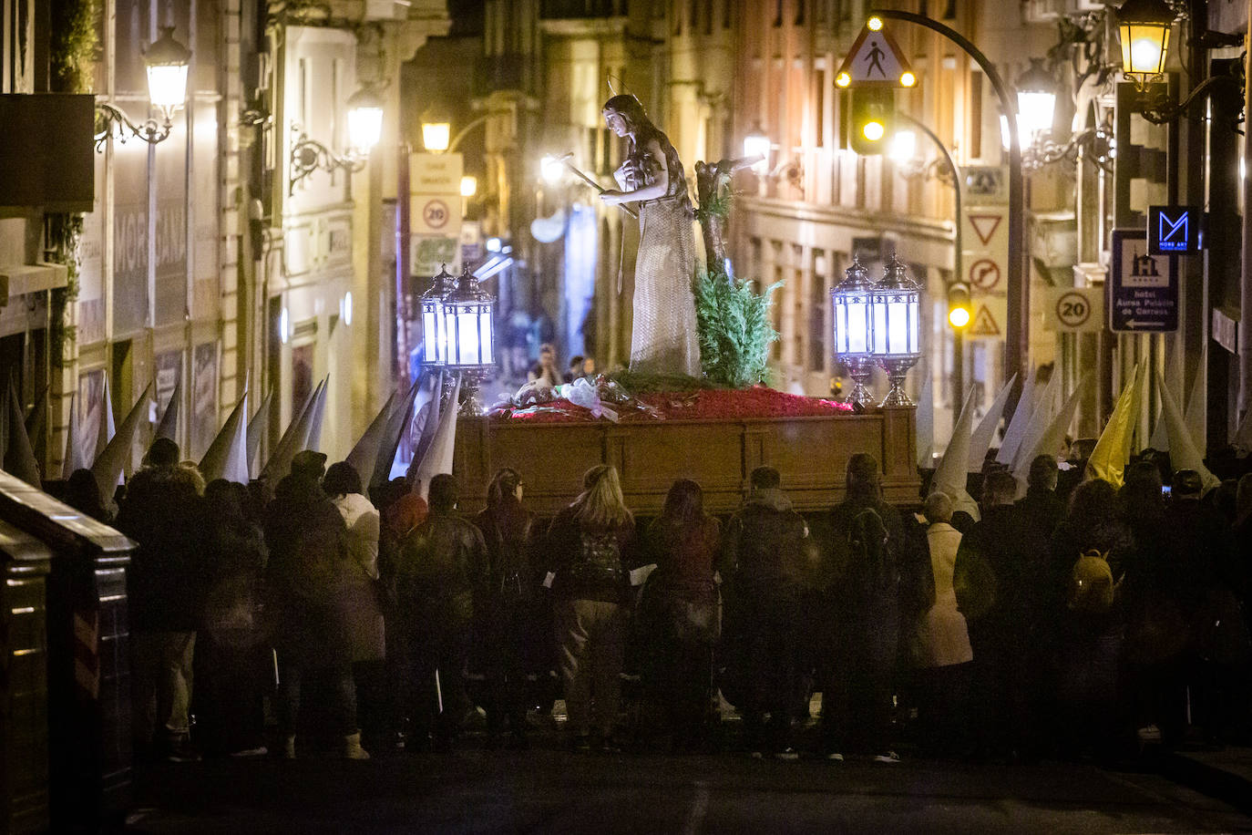 Y a medianoche, el Silencio