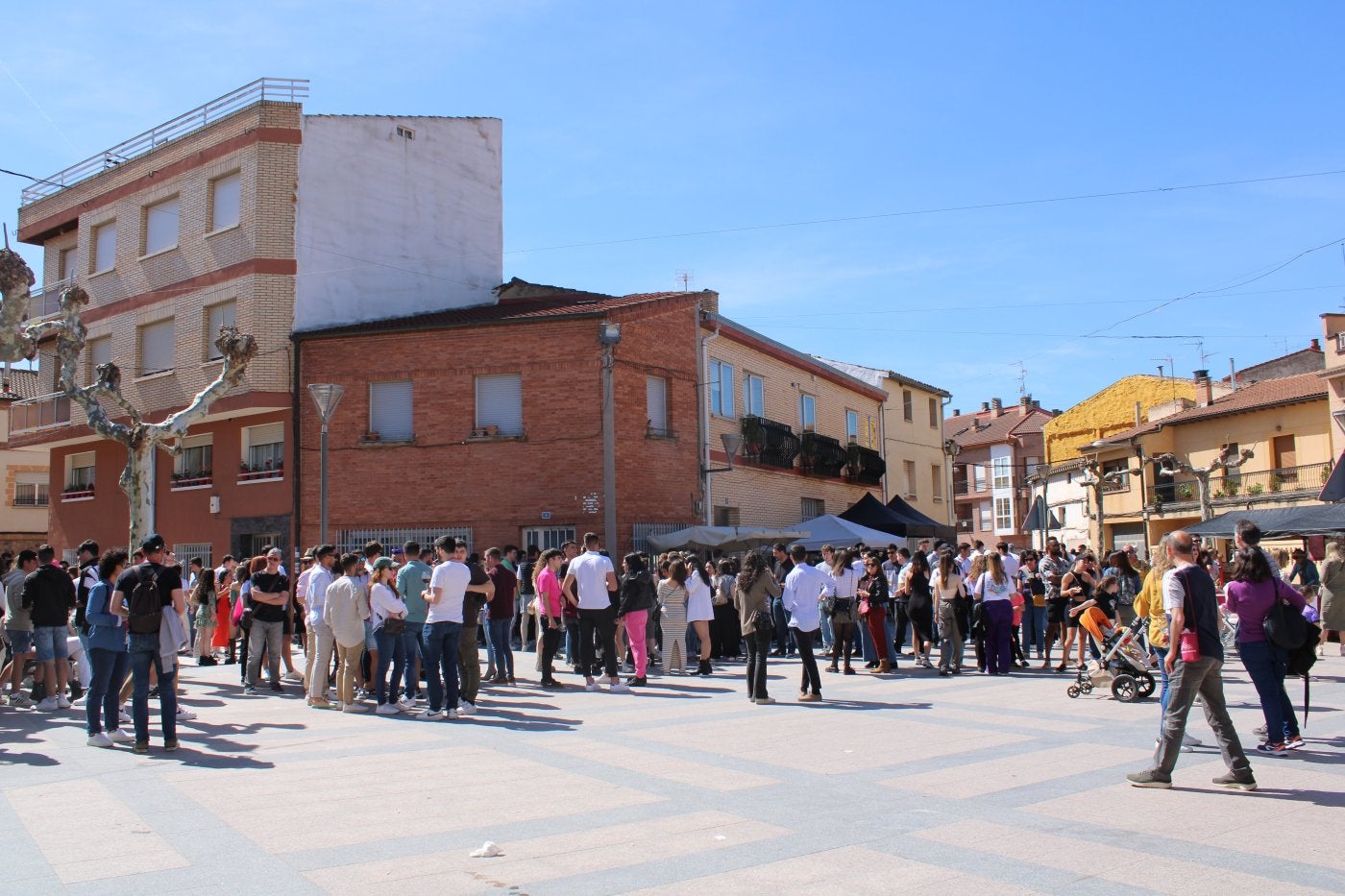 'Uruñuela abierta al paladar' congregó a cientos de personas en la localidad.