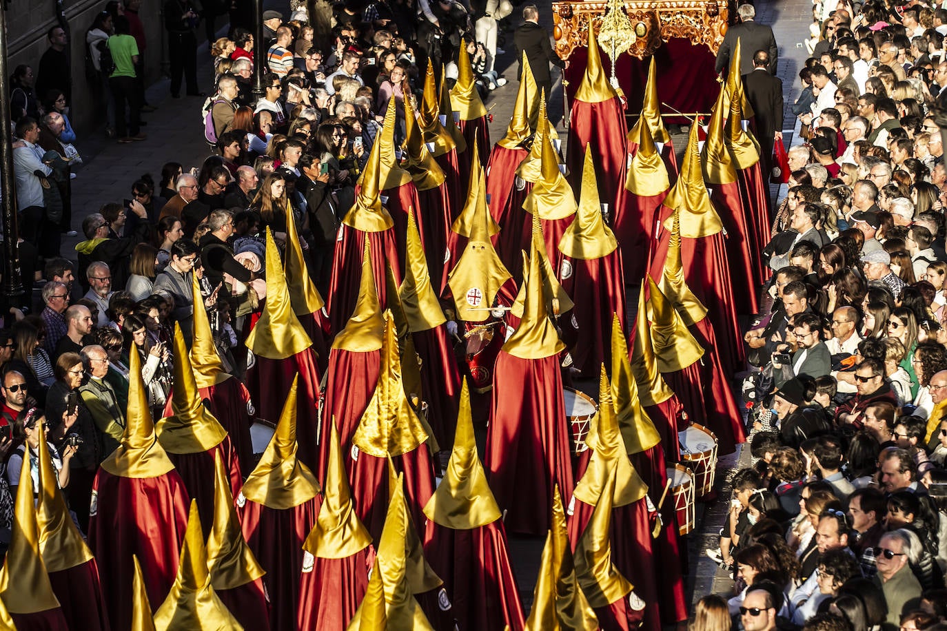 La procesión del Santo Entierro llena Logroño