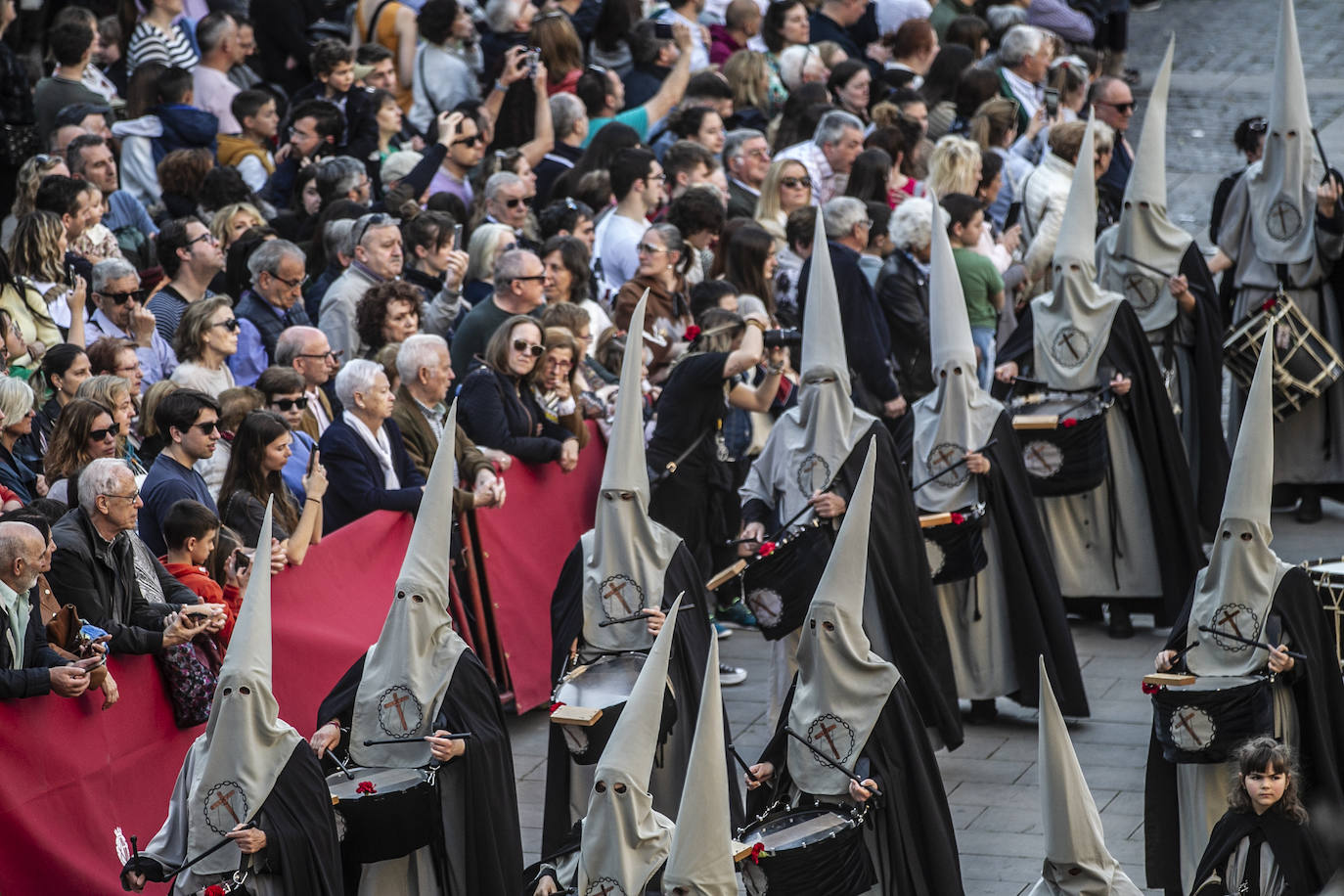La procesión del Santo Entierro llena Logroño