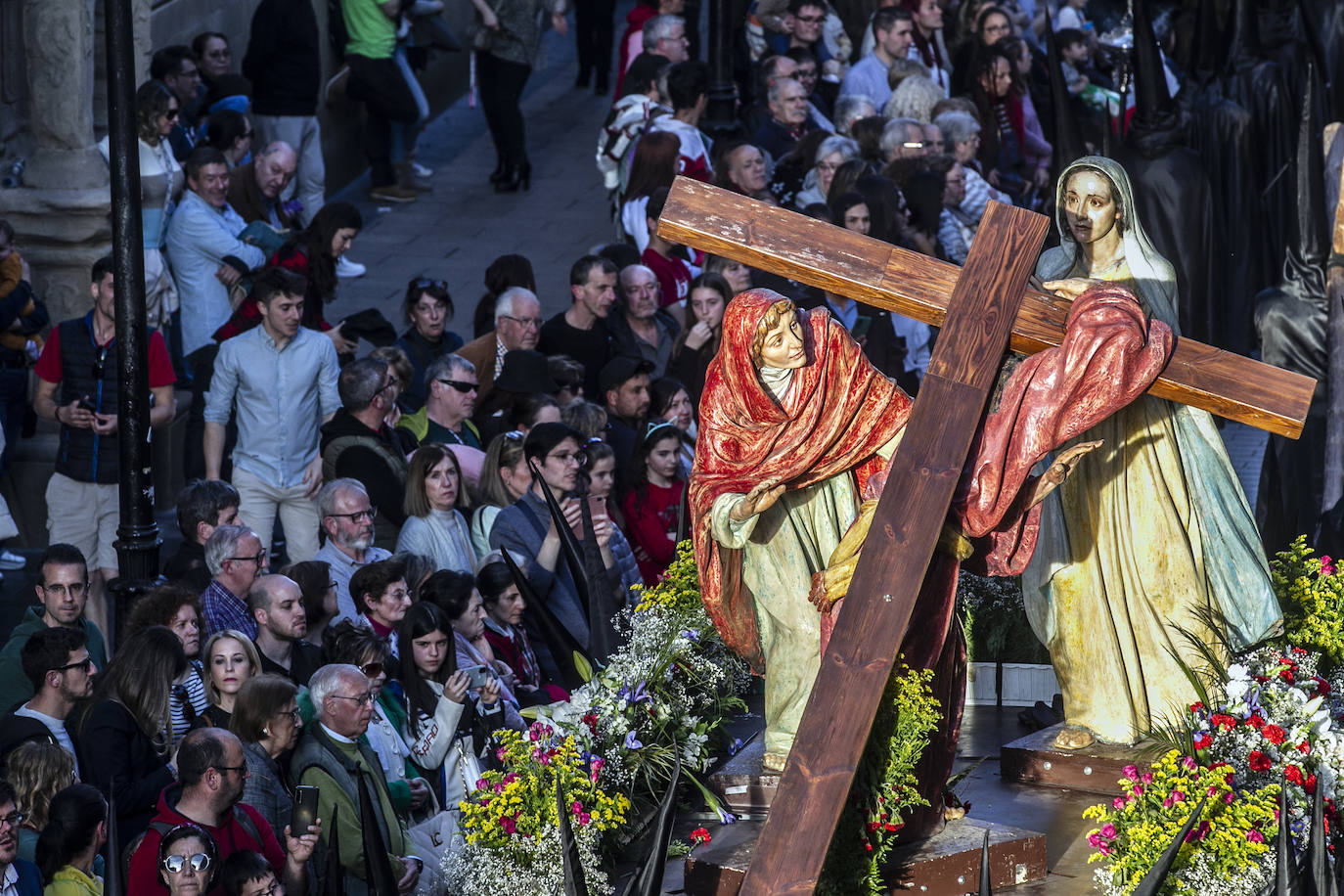 La procesión del Santo Entierro llena Logroño
