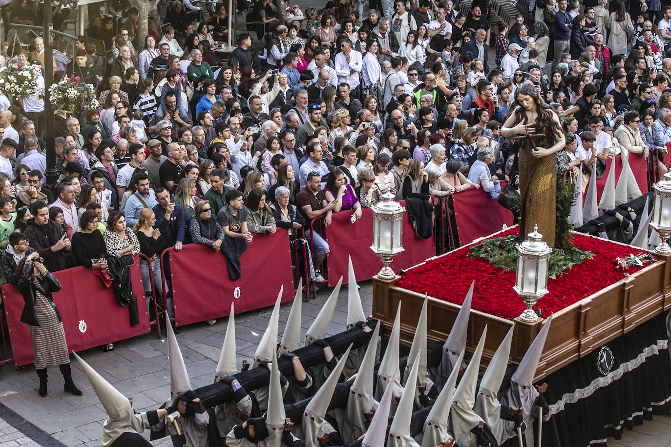 La procesión del Santo Entierro llena Logroño