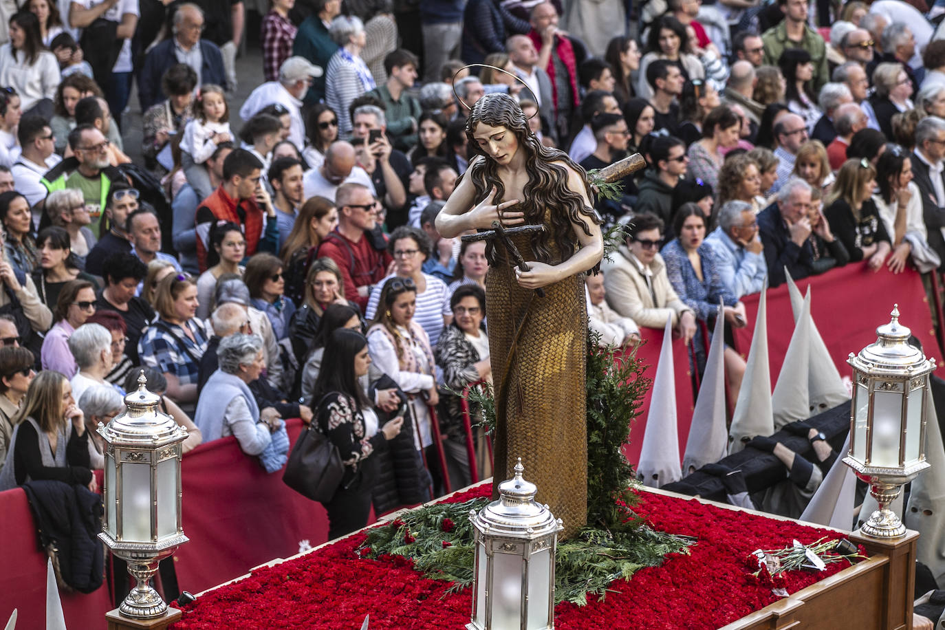 La procesión del Santo Entierro llena Logroño