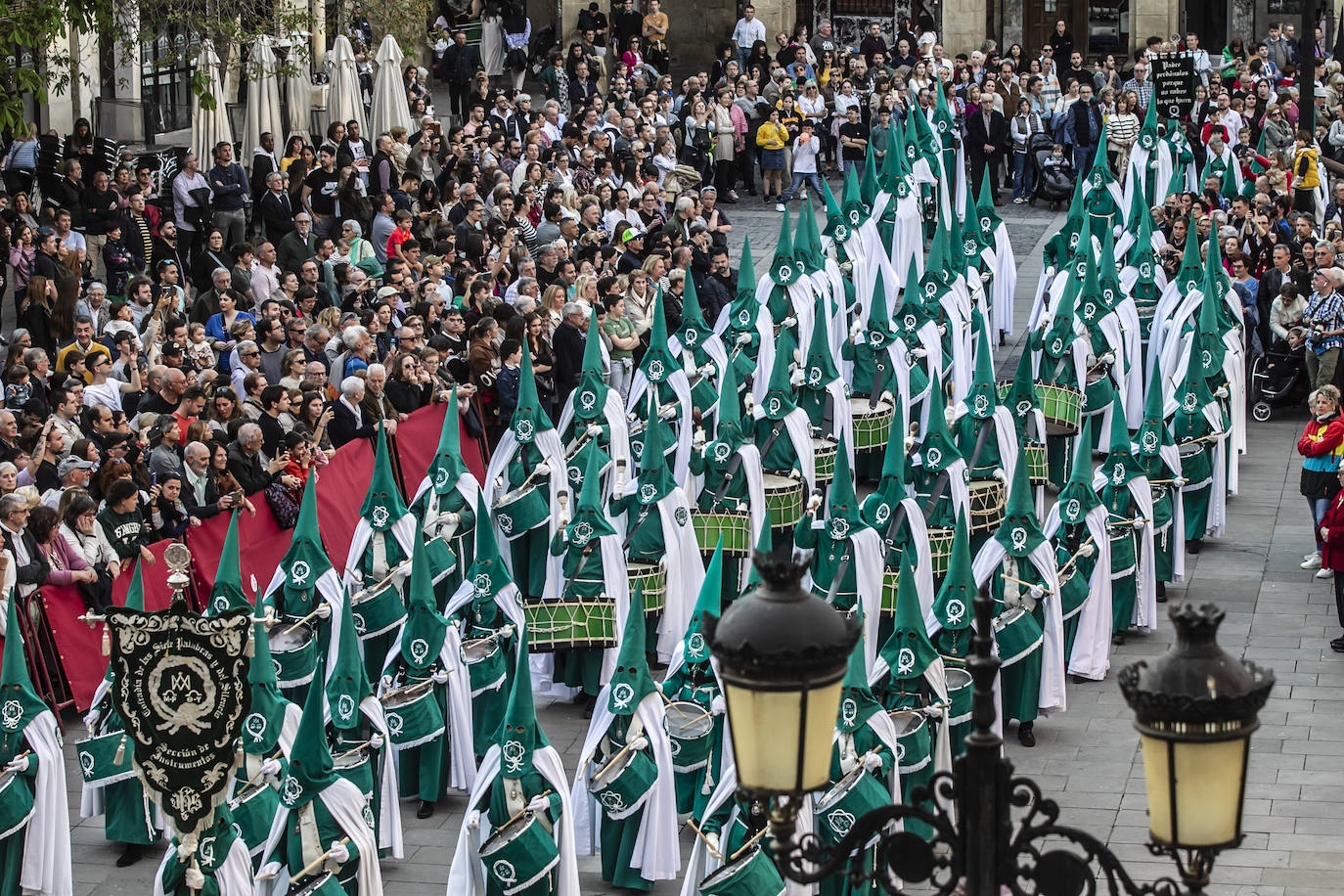 La procesión del Santo Entierro llena Logroño