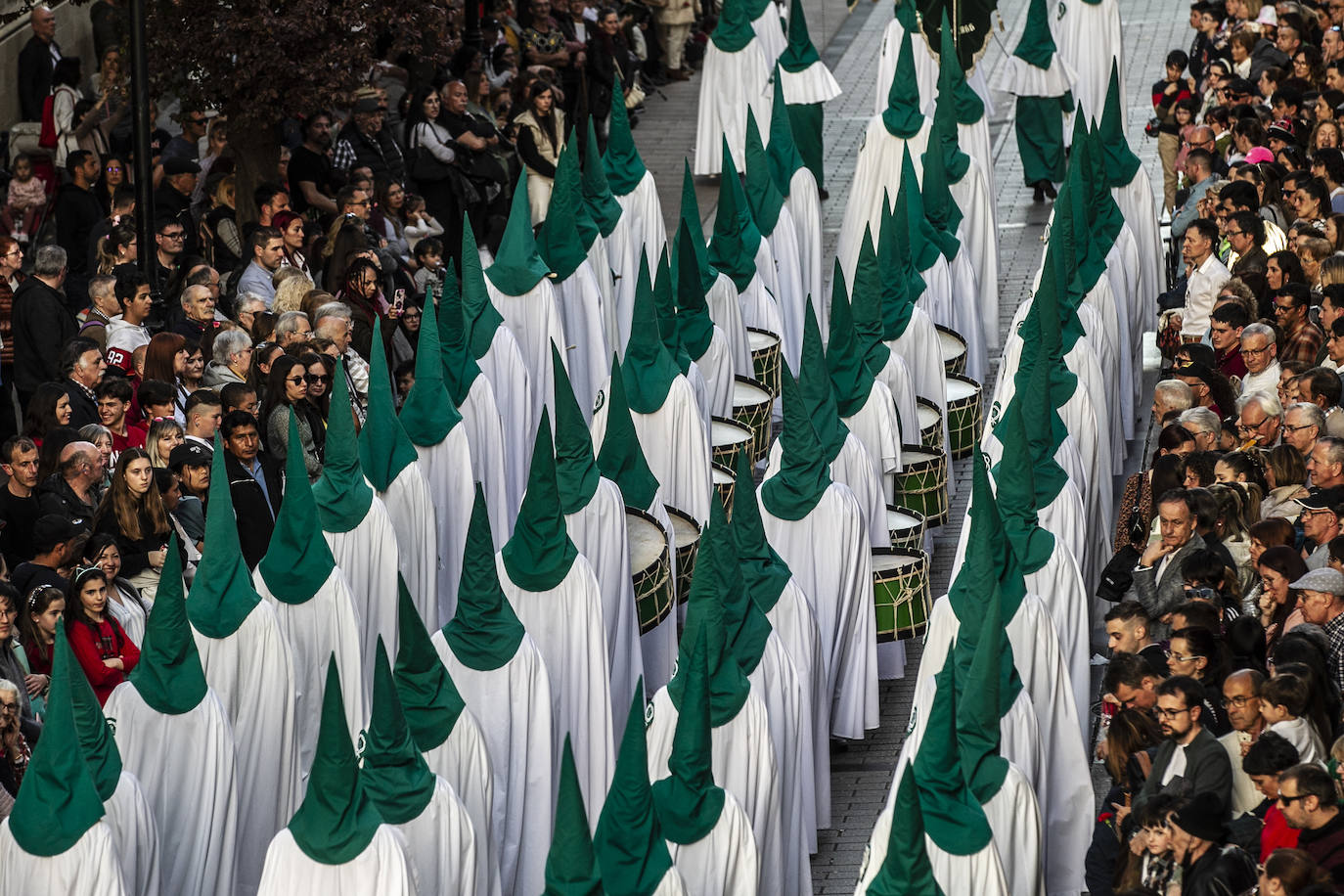 La procesión del Santo Entierro llena Logroño