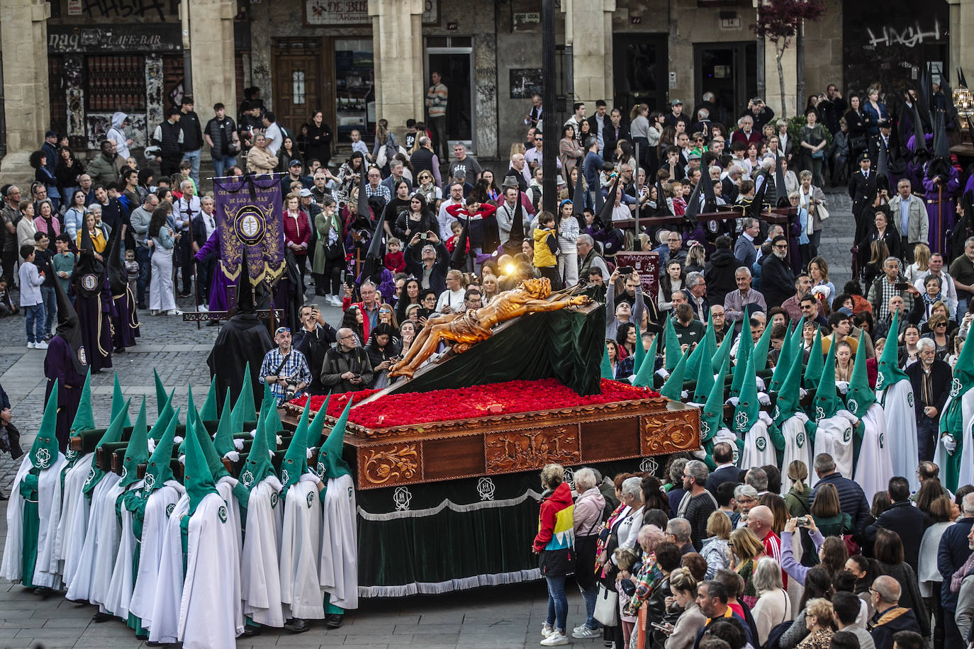 La procesión del Santo Entierro llena Logroño