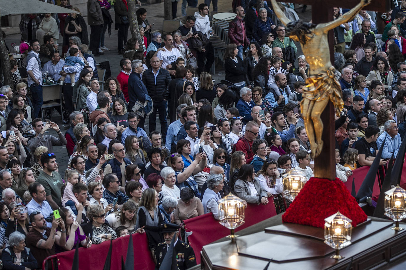 La procesión del Santo Entierro llena Logroño