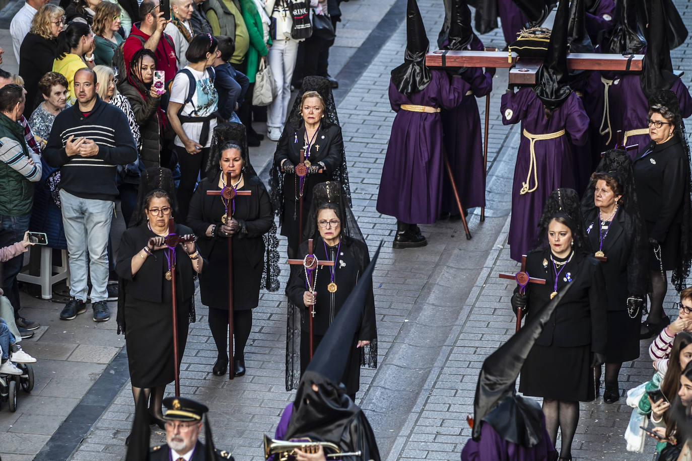 La procesión del Santo Entierro llena Logroño