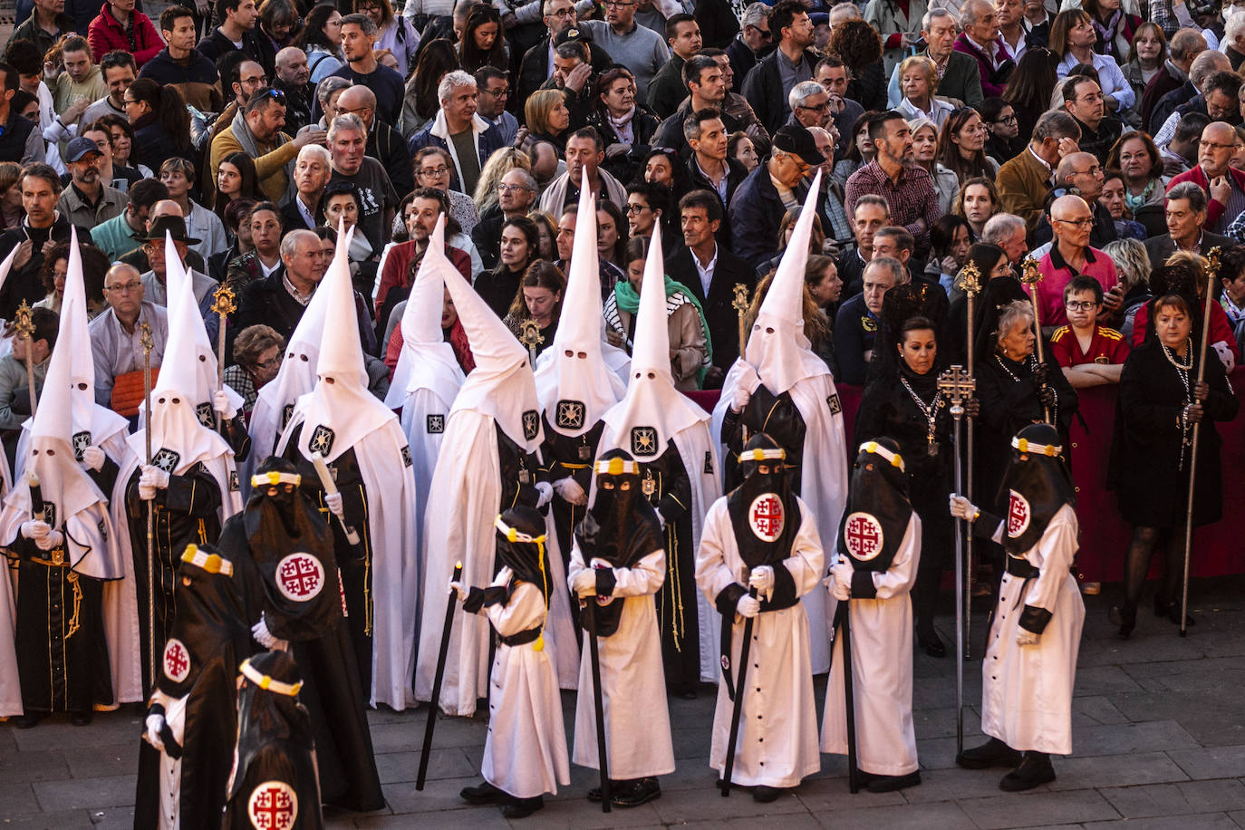 La procesión del Santo Entierro llena Logroño