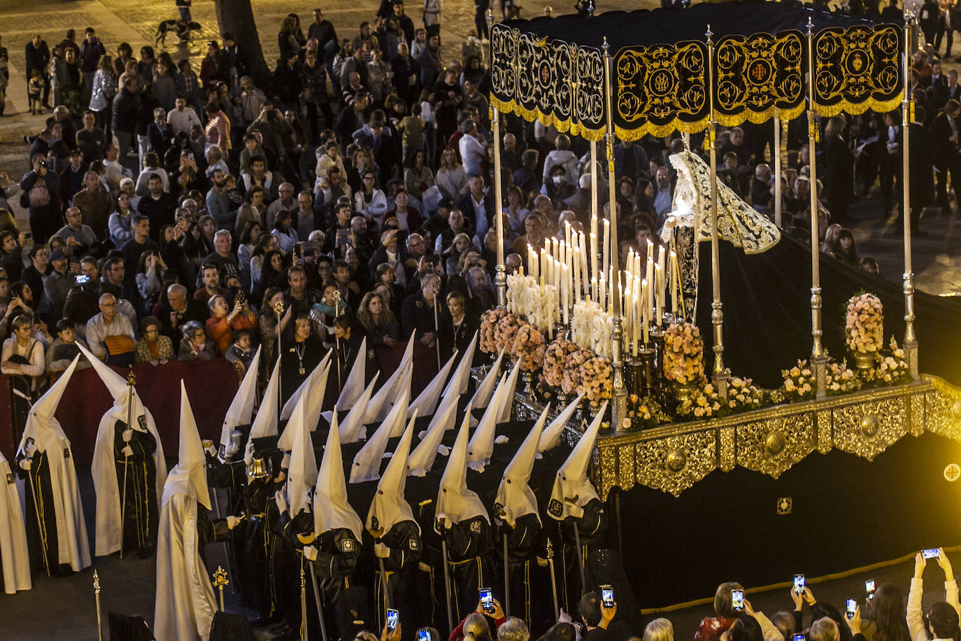 La procesión del Santo Entierro llena Logroño