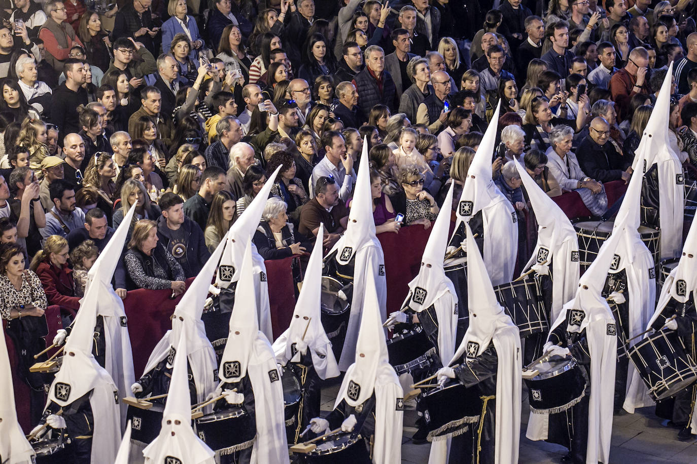 La procesión del Santo Entierro llena Logroño