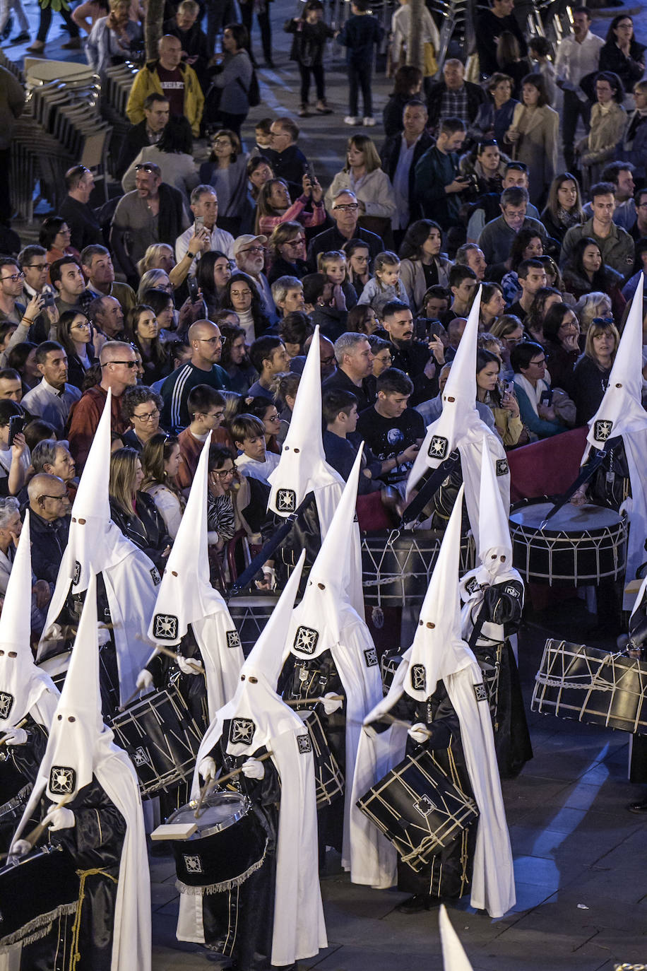La procesión del Santo Entierro llena Logroño