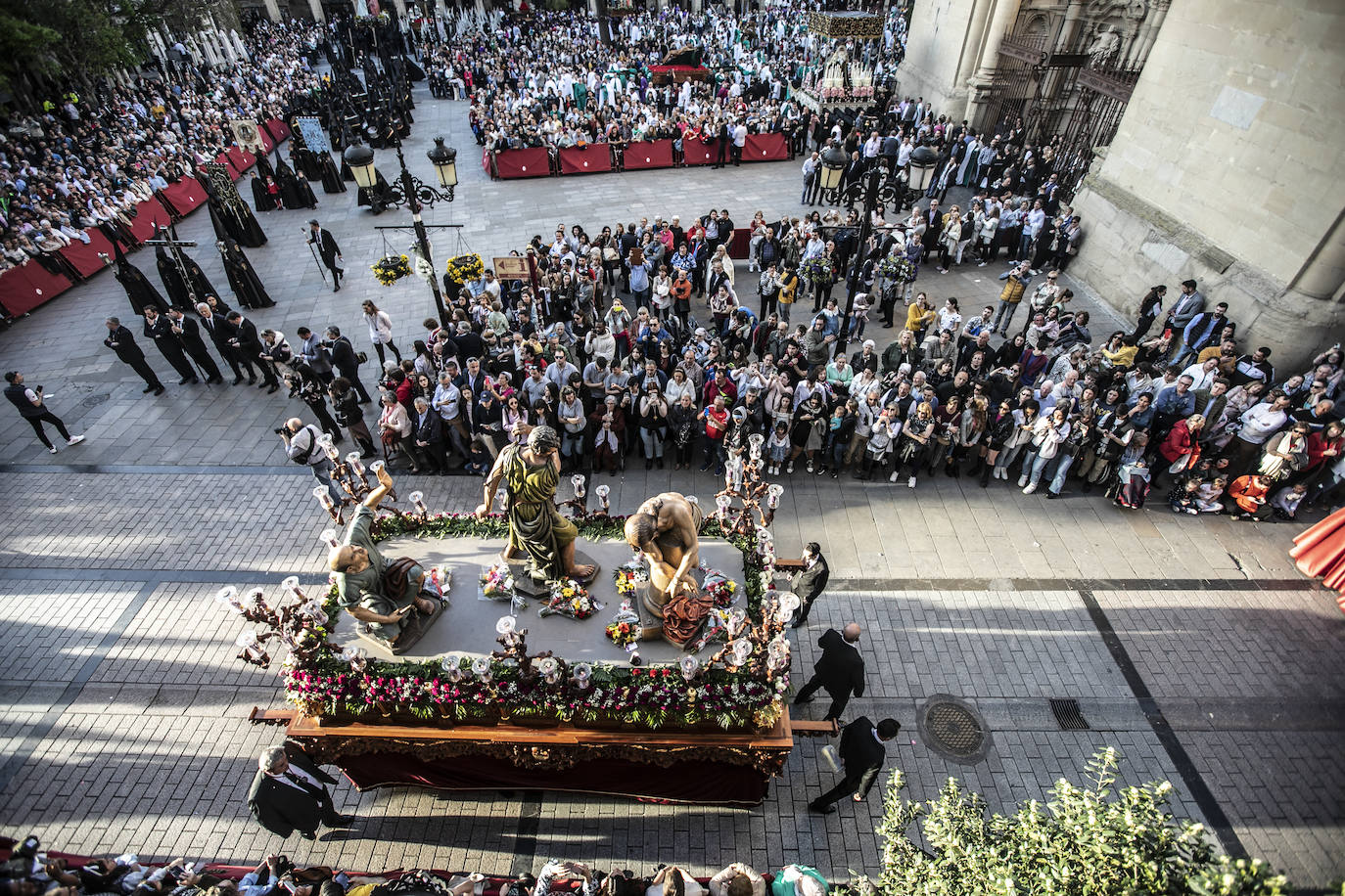 La procesión del Santo Entierro llena Logroño