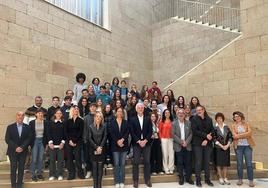 Cerca de 100 estudiantes franceses visitan Logroño gracias a un intercambio escolar.