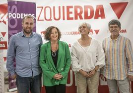 Mendiola y Henar Moreno (IU), con Arantxa Carrero y Luis Illoro (Podemos), en una imagen de archivo.