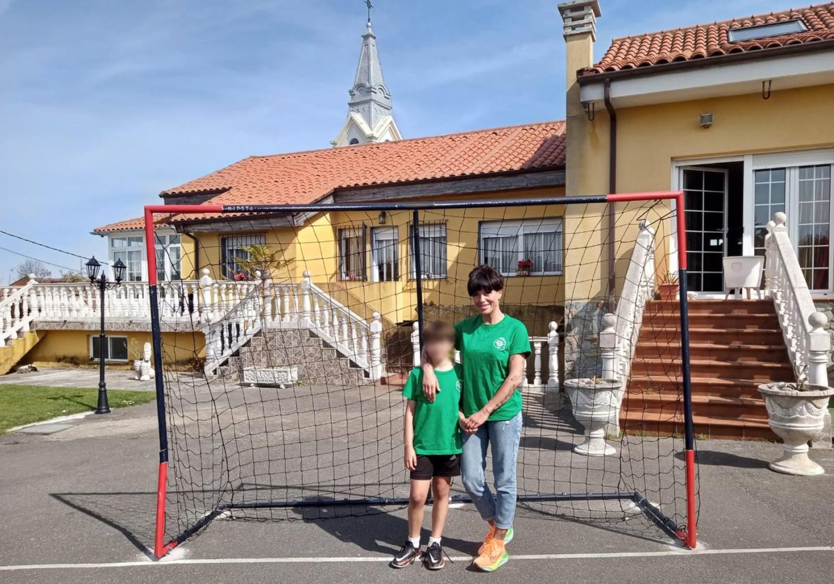 La entrenadora del Comillas se disculpa y correrá con el gasto médico de la madre de un benjamín ovetense