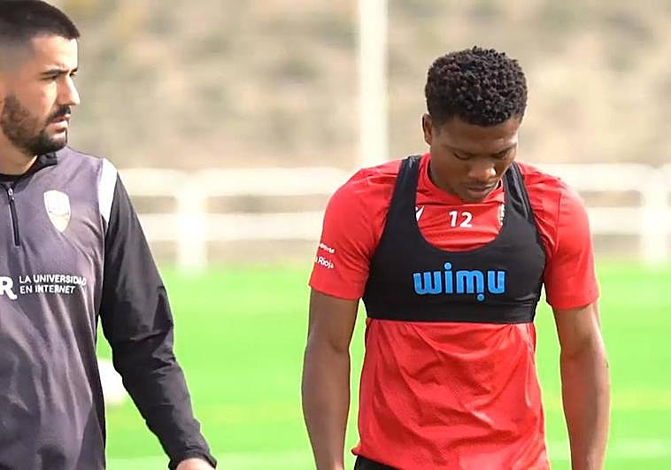 Emmanuel se retira de la sesión con molestias