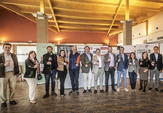 Patrocinadores, representantes de la organización y de las bodegas.