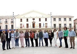 De izquierda a derecha: Guadalupe Fernández, Wadimiro Martinez, Beatriz Rosell, Adrián López. Verónica Malumbres, Fernando Almazán, Encarna Rodriguez, Yolanda Preciado, Enrique Melero, Alberto Martinez, Leyre Marcila, Pilar Armendáriz, Luis Zambrano, Noelia López, José Luis Segura (Falta Jesús Pérez)