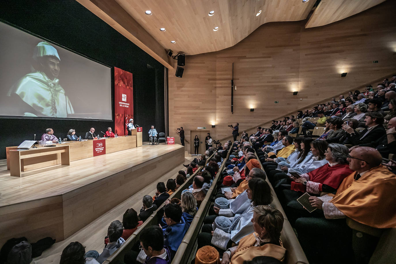 Pablo Sáinz-Villegas, investido Doctor Honoris Causa de la UR