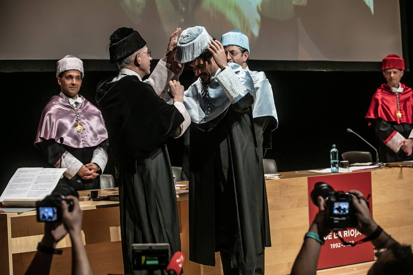 Pablo Sáinz-Villegas, investido Doctor Honoris Causa de la UR