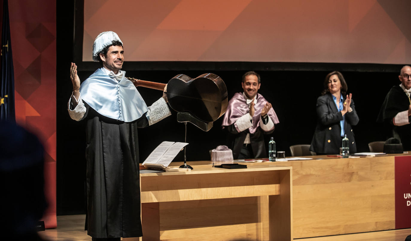 Pablo Sáinz-Villegas, investido Doctor Honoris Causa de la UR