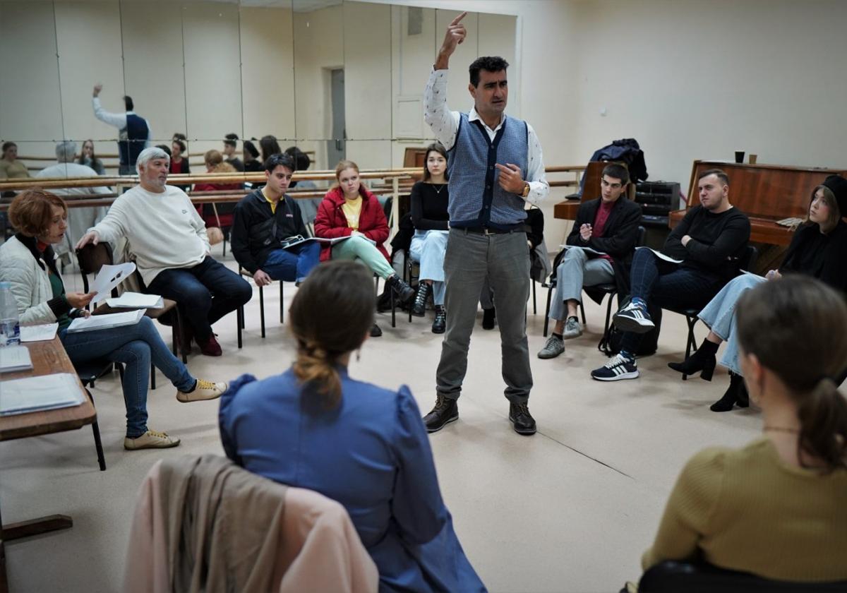 'Voces con Ucrania' recita solidaridad con acento riojano
