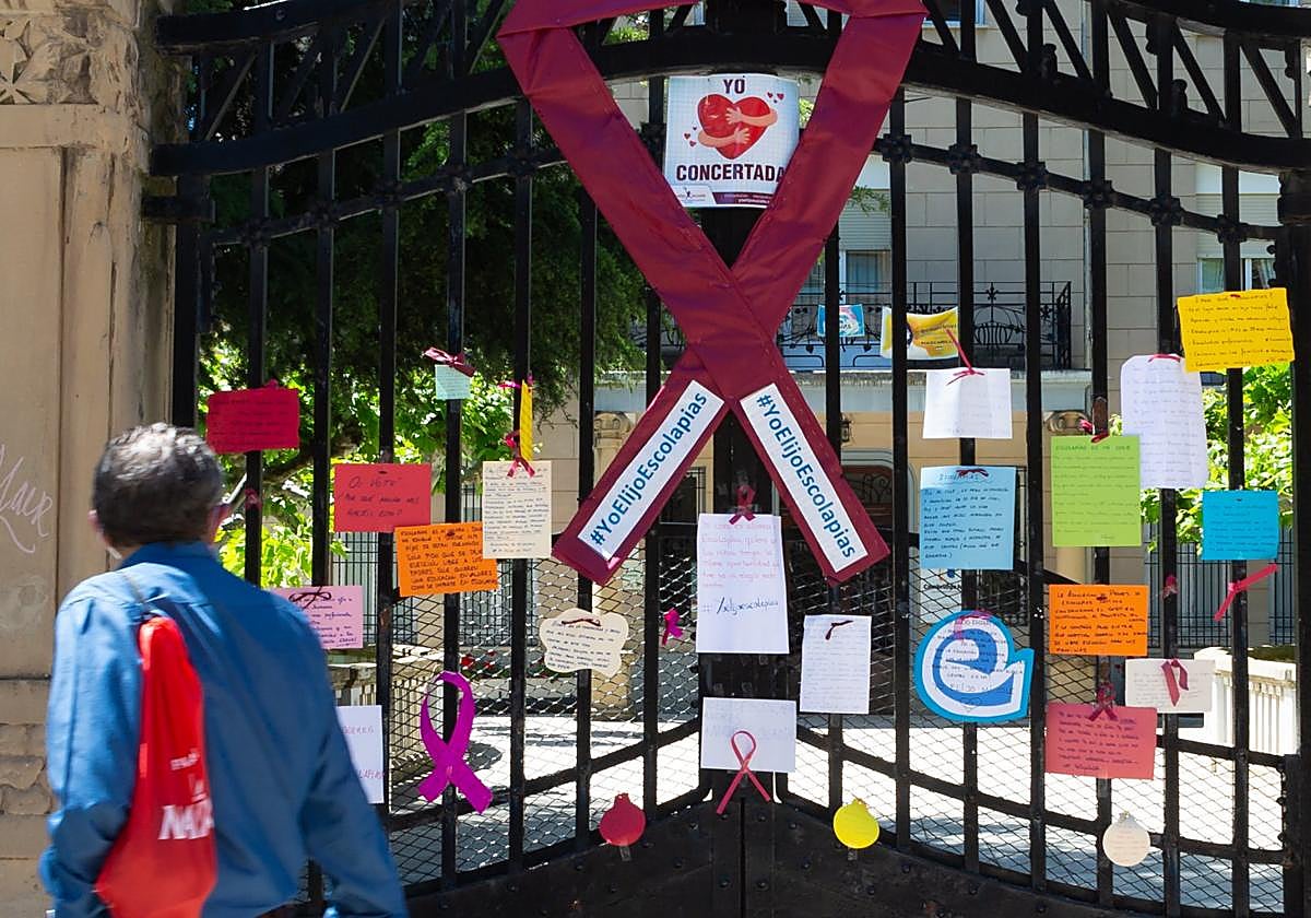 Puertas de Escolapias con mensajes de apoyo en 2020.