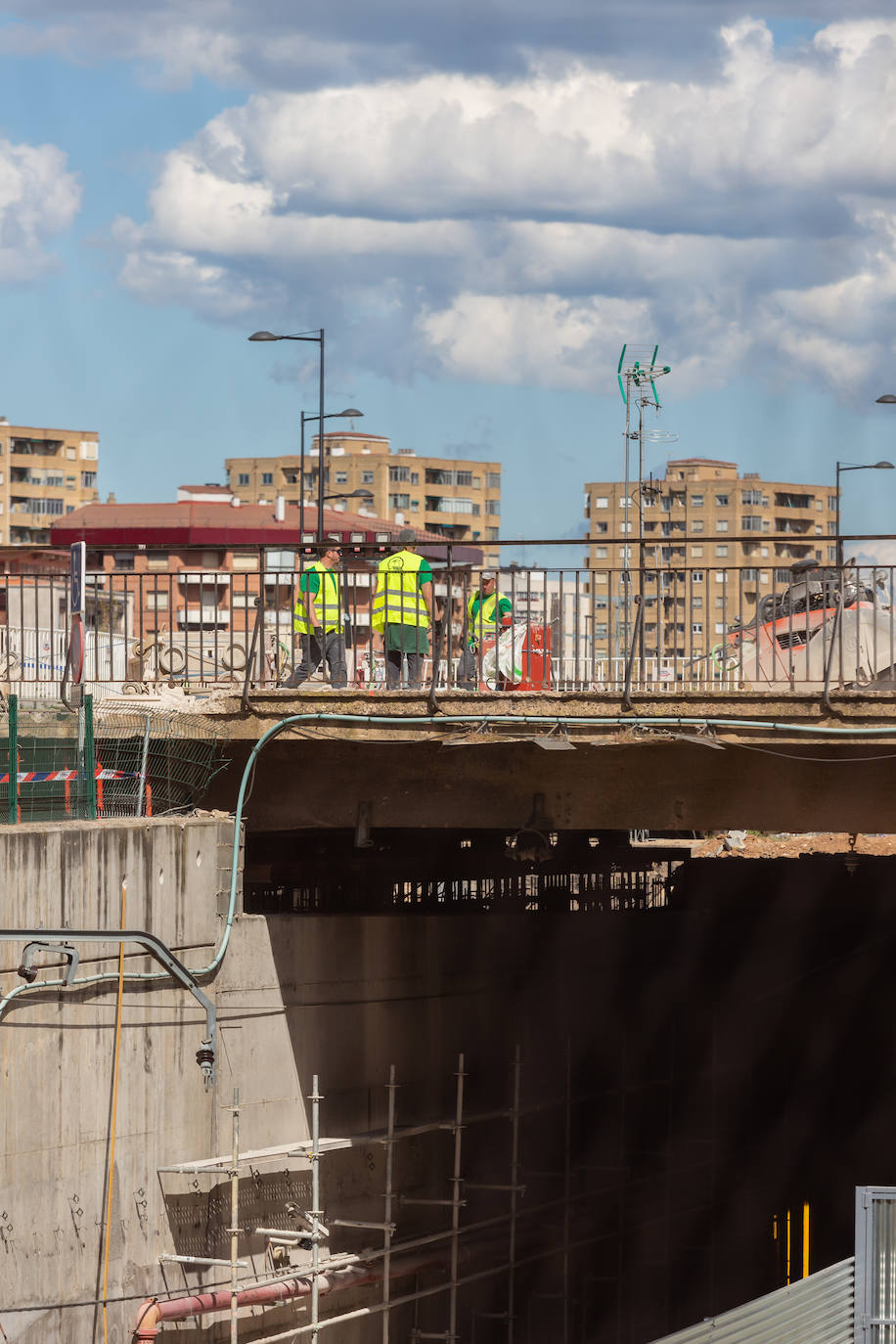 Con la mirada puesta en el puente de Vara de Rey