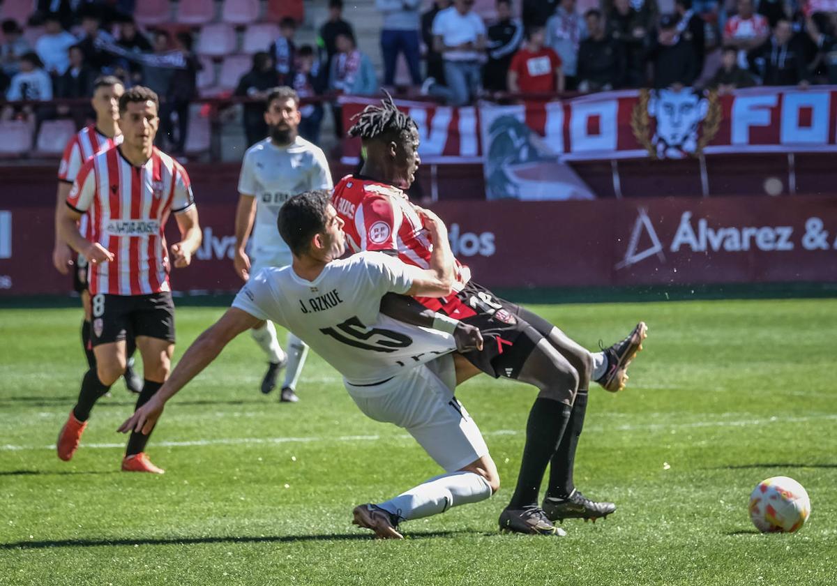 El fútbolista de la UDL durante un partido anterior en Las Gaunas.