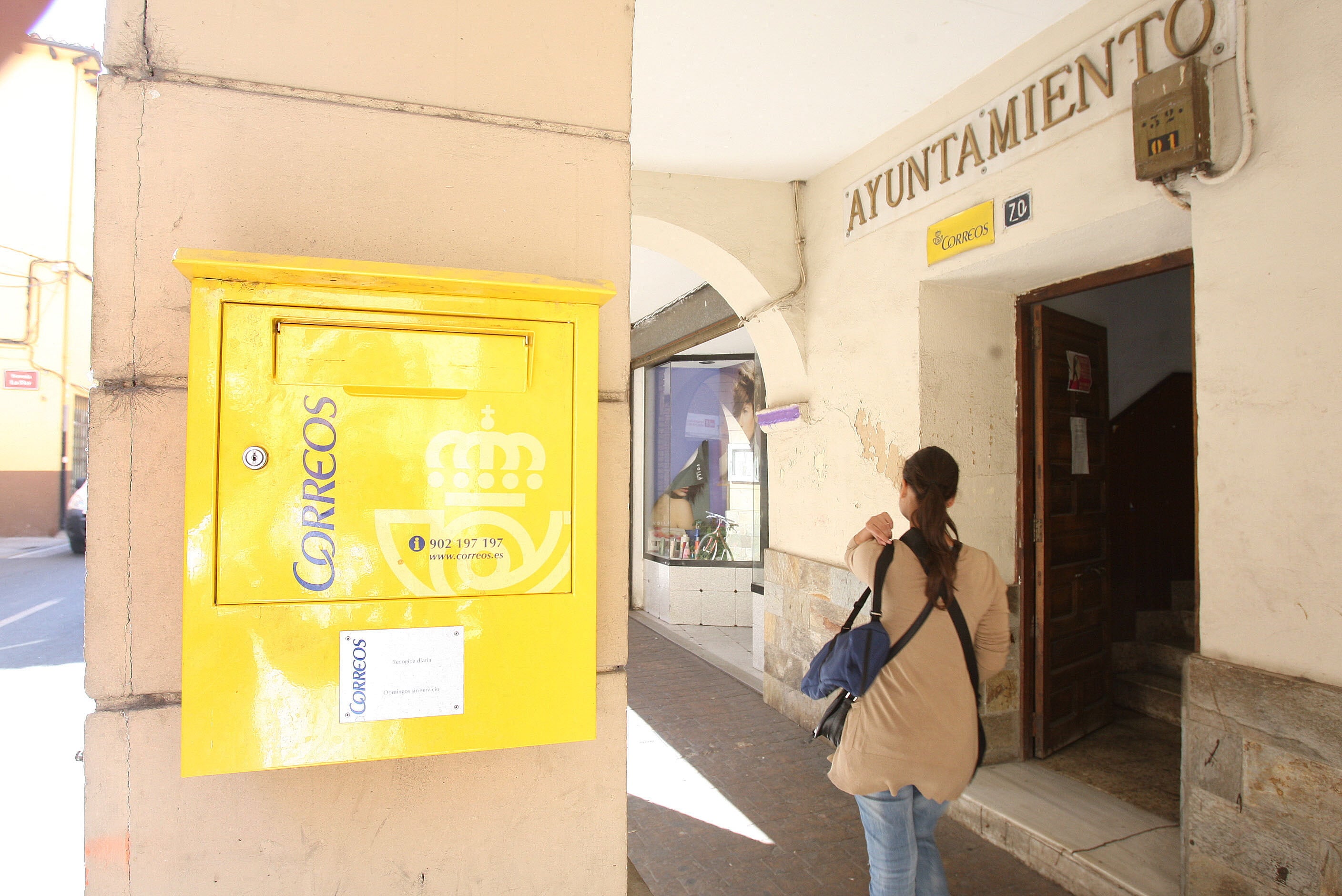 Buzón de Correos en una localidad riojana.