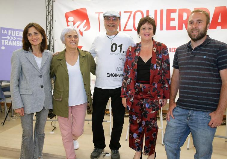 Maria Eugenia Fernández, Arantxa Carrero y Raúl Pérez (Podemos), con Henar Moreno y Diego Mendiola (IU).