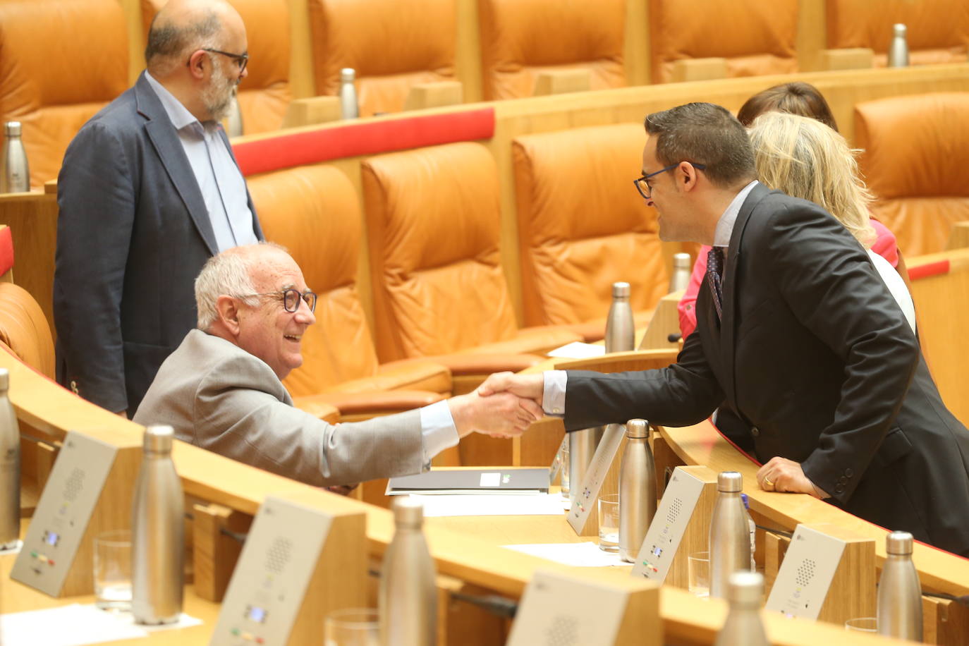 El último pleno del Parlamento, en imágenes