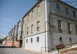 Fachada de la residencia de la Purísima Concepción desde la avenida de La Rioja de Cervera.