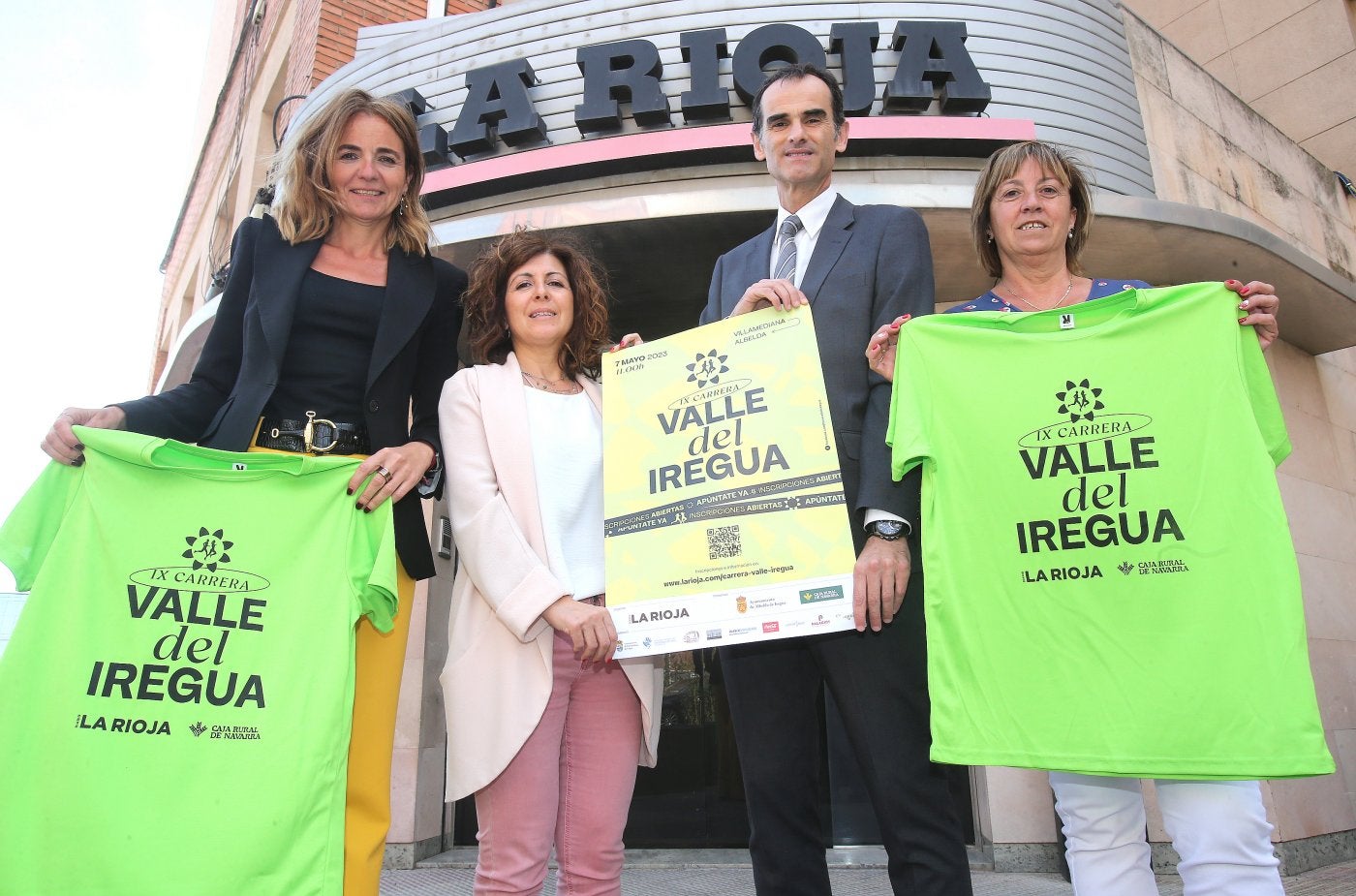 Estrella Domínguez (jefa de Marketing de Diario LA RIOJA), Ana Belén Martínez (alcaldesa de Villamediana de Iregua), Víctor Rozas (jefe de zona de Caja Rural de Navarra en La Rioja) y Rosana Zorzano (alcaldesa de Albelda).