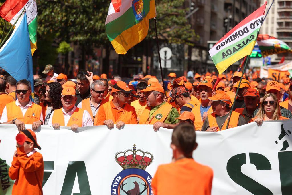 Imagen principal - La gran protesta de &#039;los chalecos naranjas&#039;