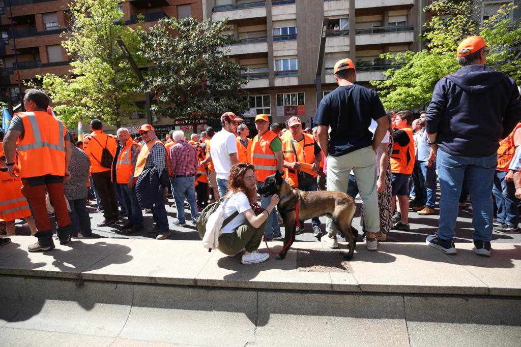 Imagen secundaria 1 - La gran protesta de &#039;los chalecos naranjas&#039;