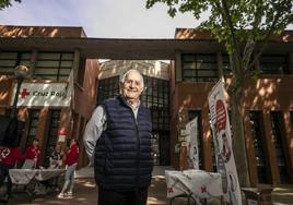 Fernando Reinares, ante la sede logroñesa de Cruz Roja en La Rioja.