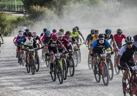 Participantes en La Rioja Bike Race en 2022.