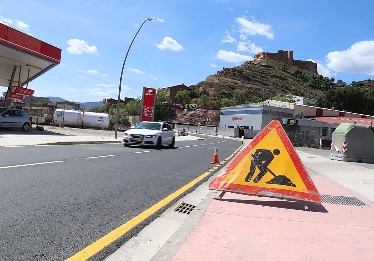 Después de completar el pavimento de la calzada, los trabajos llegan ya a su final.