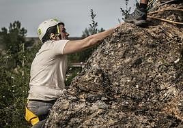 Raquel Alesanco escalando.