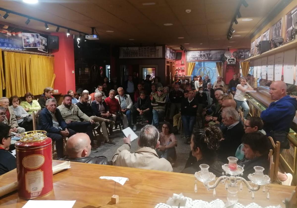 Reunión en el Ambigú del Moderno, la noche del miércoles.