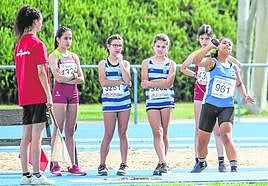 Prueba femenina de lanzamiento de peso en el Adarraga.